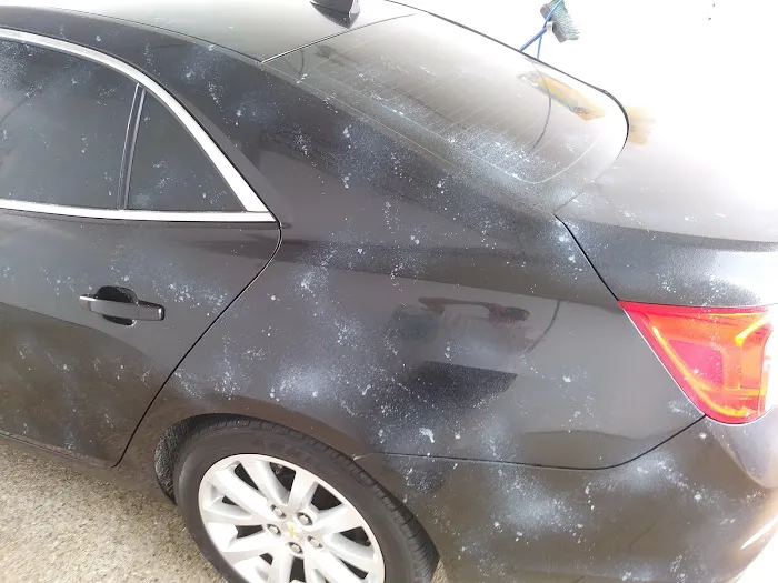 Deno's Car Wash Picture 1