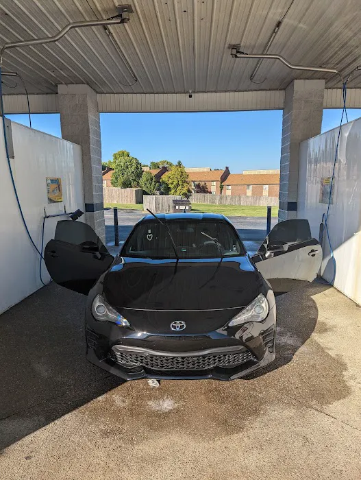 Deno's Car Wash Picture 8