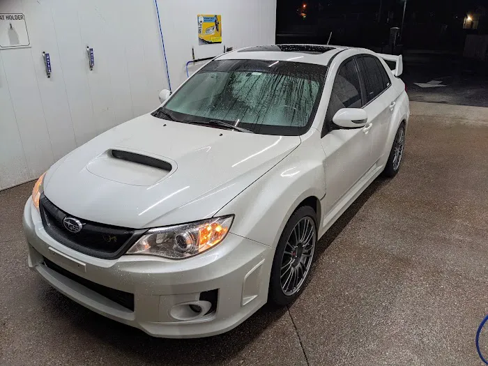 Deno's Car Wash Picture 7