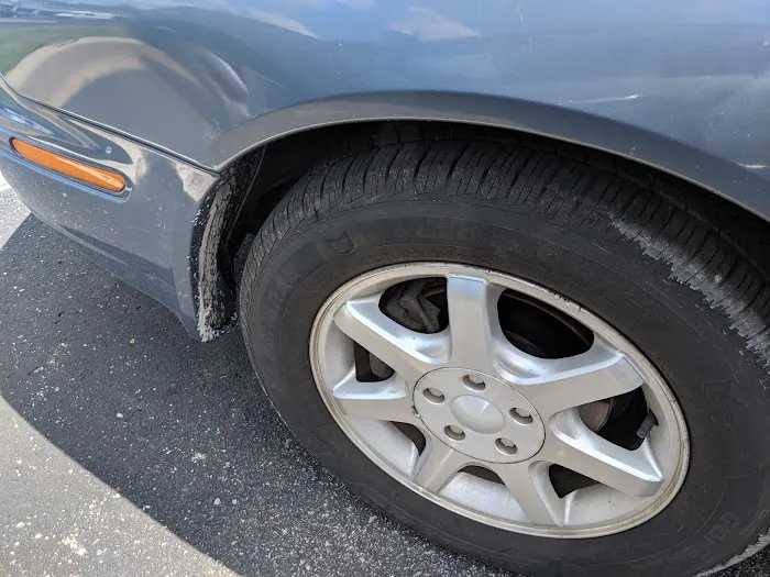 Deno's Car Wash Picture 9