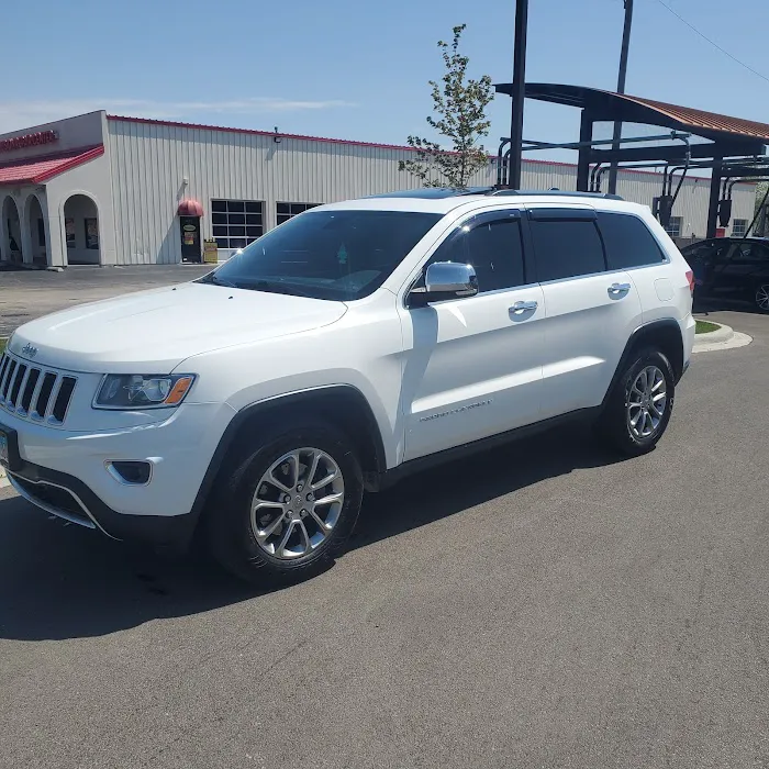 Fuller's Express Carwash Picture 1