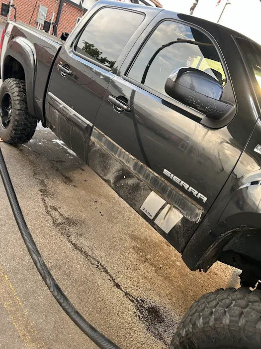 Fuller's Express Carwash Picture 10