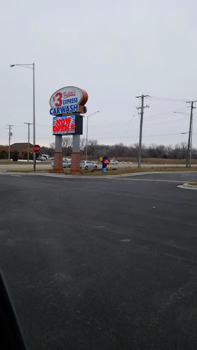 Fuller's Express Carwash Picture 8