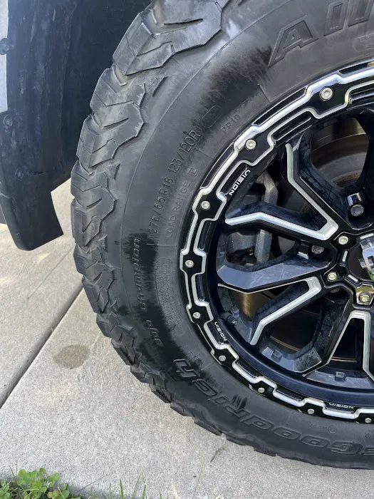 Tidal Wave Auto Spa | Car Wash Picture 4