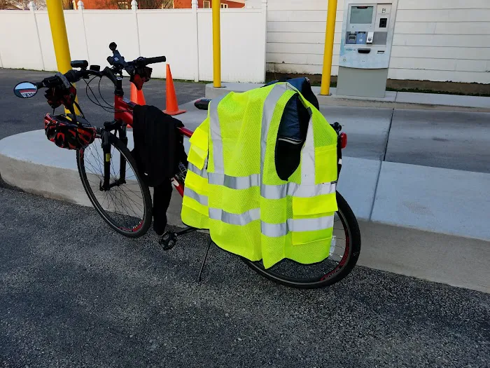 G & L Carwash Picture 4