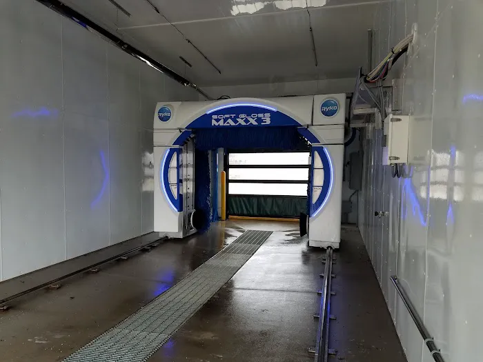 G & L Carwash Picture 7