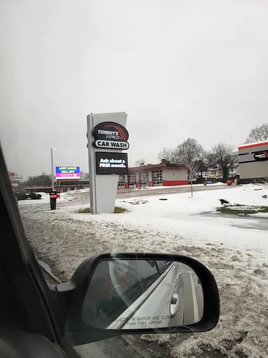 Tommy's Express® Car Wash Picture 1