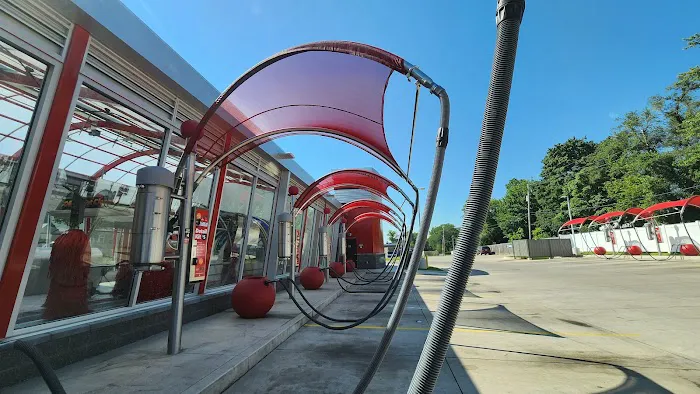 Tommy's Express® Car Wash Picture 4