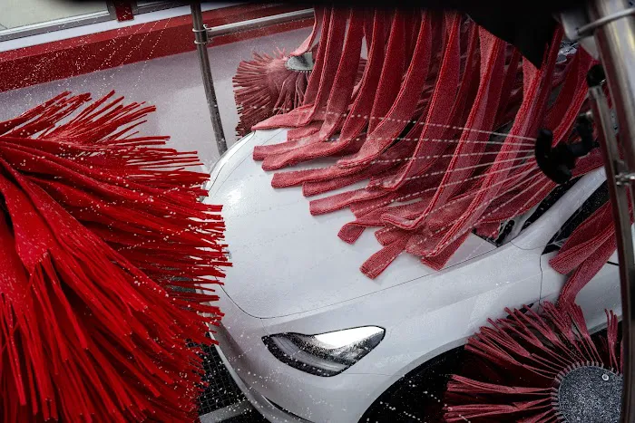 Tommy's Express® Car Wash Picture 10