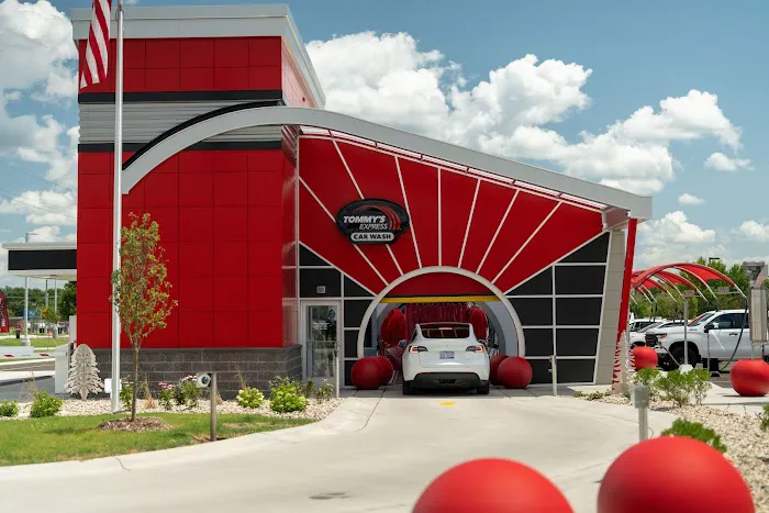 Tommy's Express® Car Wash Picture 7