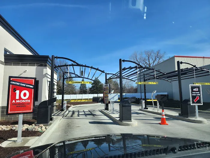 Club Car Wash Picture 4