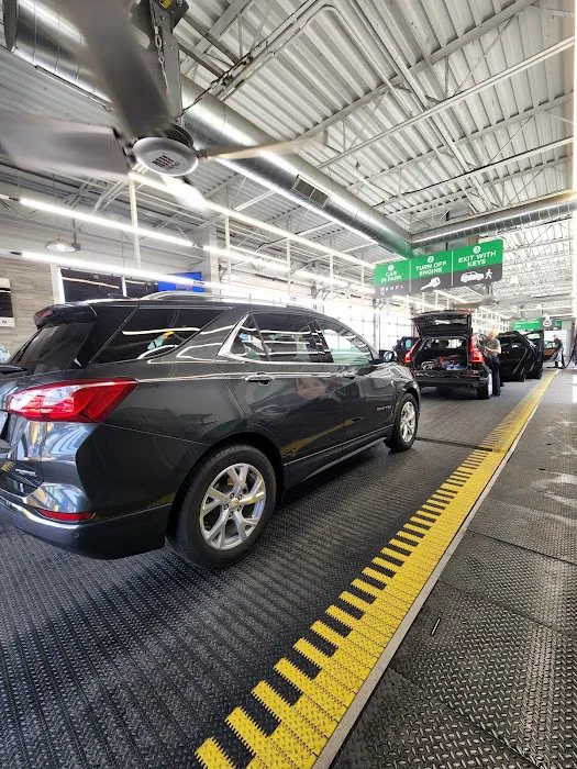 Crew Carwash Picture 4