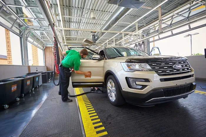 Crew Carwash Picture 10