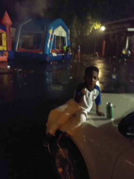 Executive Car Wash Picture 6