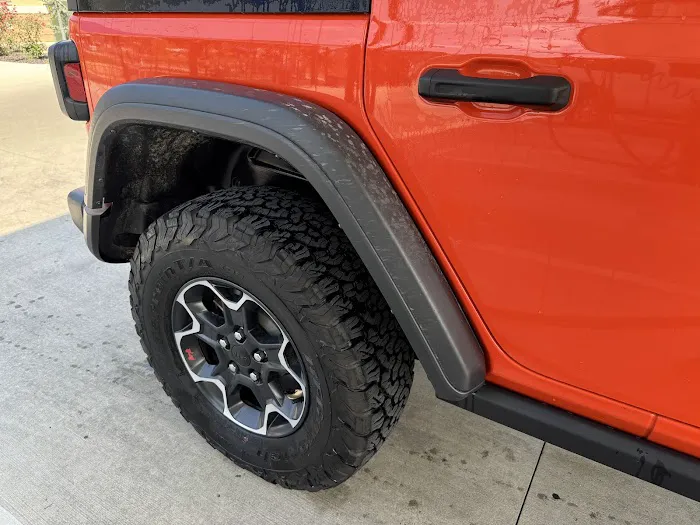 Tidal Wave Auto Spa | Car Wash Picture 2