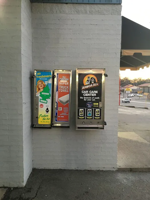 Inglewood Auto Wash Picture 4