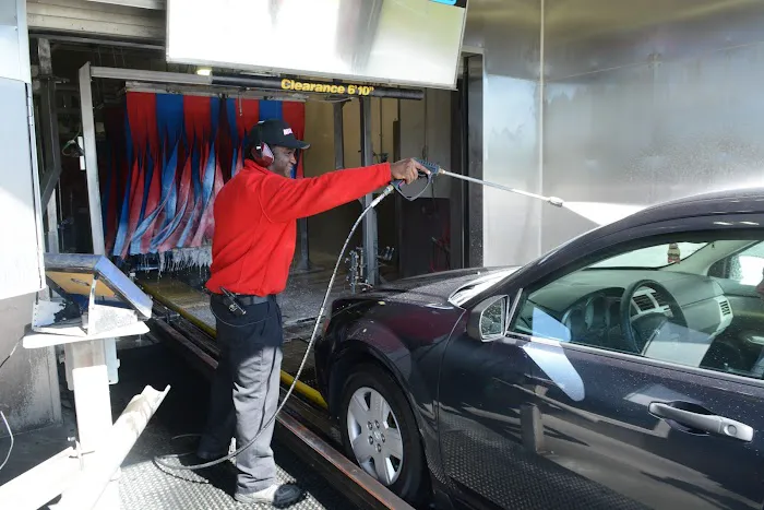 Mike's Carwash Picture 10