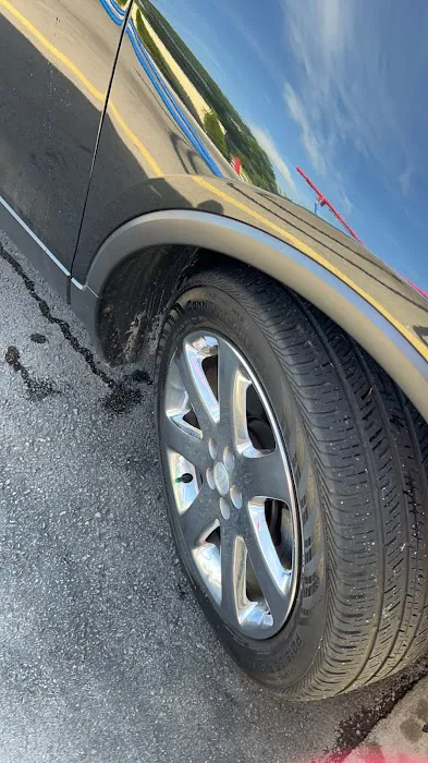 SpeedWash Car Wash Picture 4