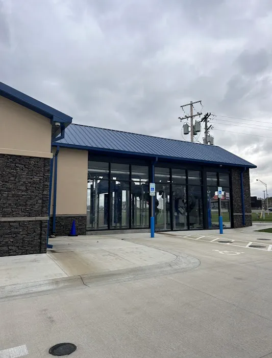 Tidal Wave Auto Spa | Car Wash Picture 5