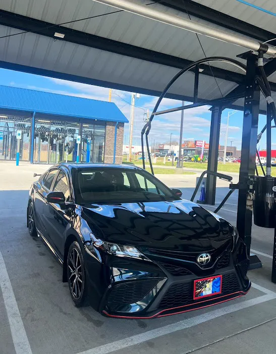 Tidal Wave Auto Spa | Car Wash Picture 3