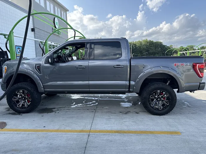 Thoroughbred Express Auto Wash Picture 1