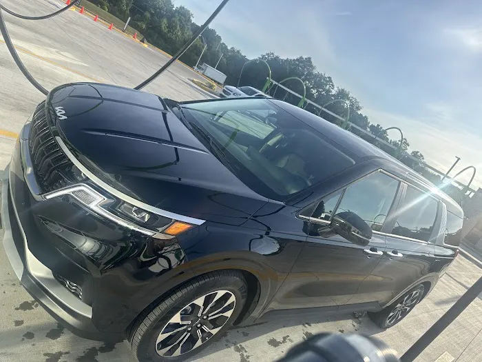 Thoroughbred Express Auto Wash Picture 4