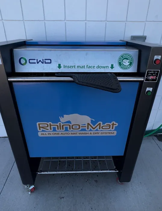 Thoroughbred Express Auto Wash Picture 5