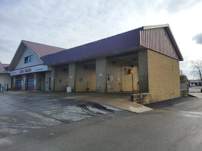 Mic-Zee's Car Wash Picture 8