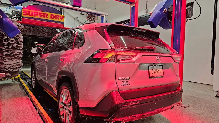 SpeedWash Car Wash Picture 1