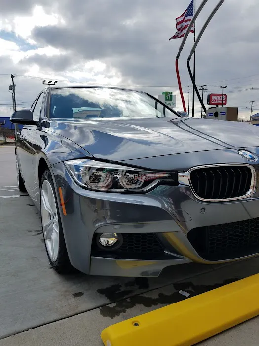 Mike's Carwash Picture 4