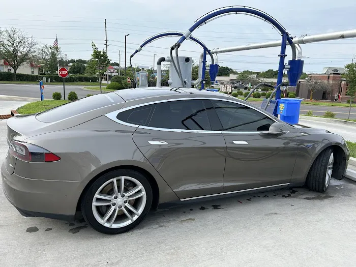 CleanWaves Express Wash Picture 5