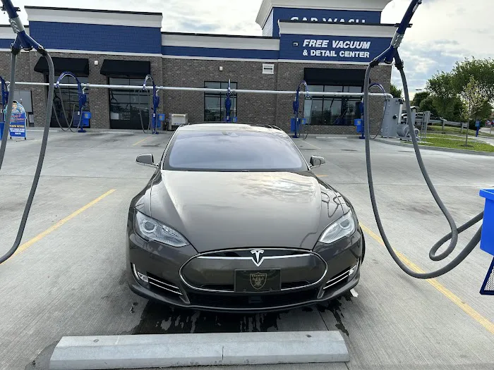 CleanWaves Express Wash Picture 6