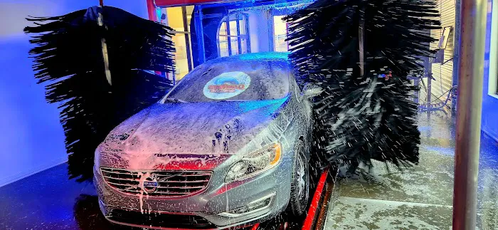 CleanWaves Express Wash Picture 3