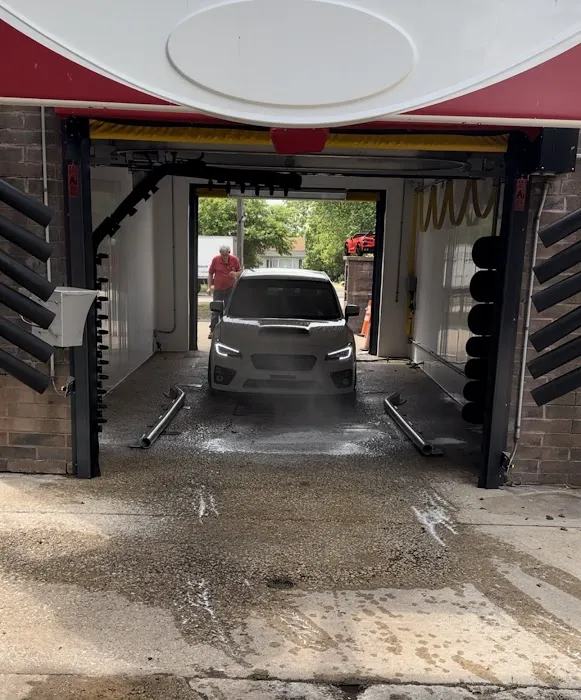 Supreme Machine Express Car Wash Picture 2