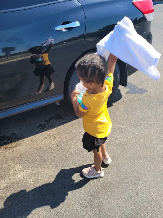 Supreme Machine Express Car Wash Picture 1