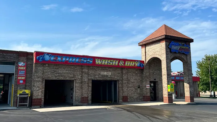 Supreme Machine Express Car Wash Picture 2