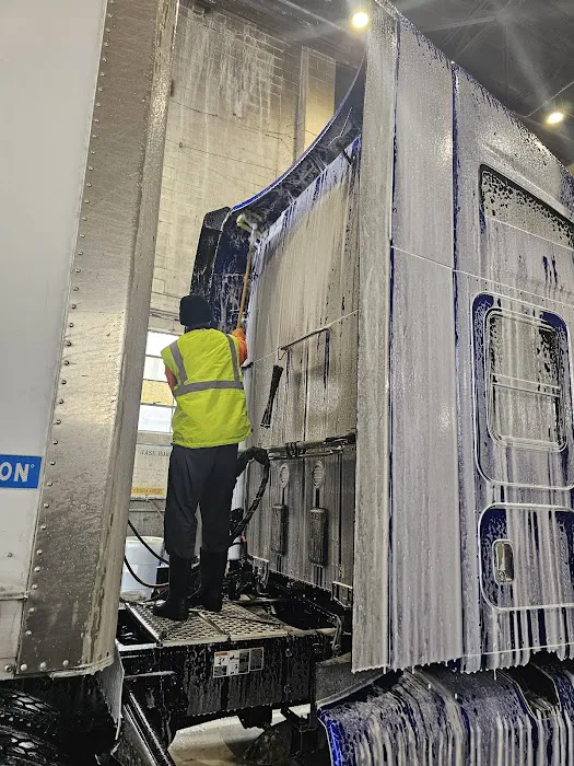 Truck wash Picture 4