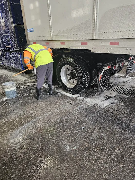 Truck wash Picture 5