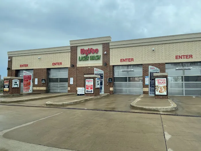 Hy-Vee Car Wash Picture 5