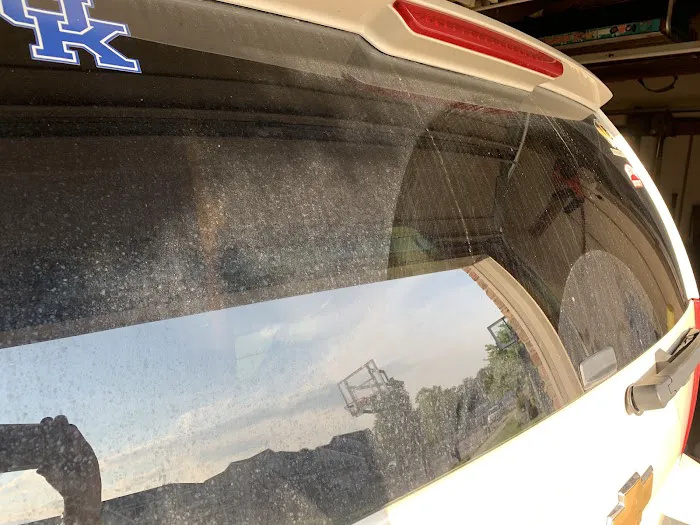 Hy-Vee Car Wash Picture 2