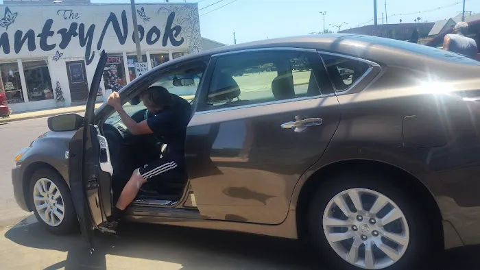 Pekin Downtown Car Wash Picture 4