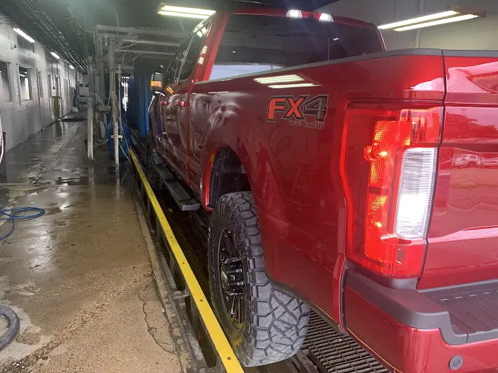 Pekin Downtown Car Wash Picture 10