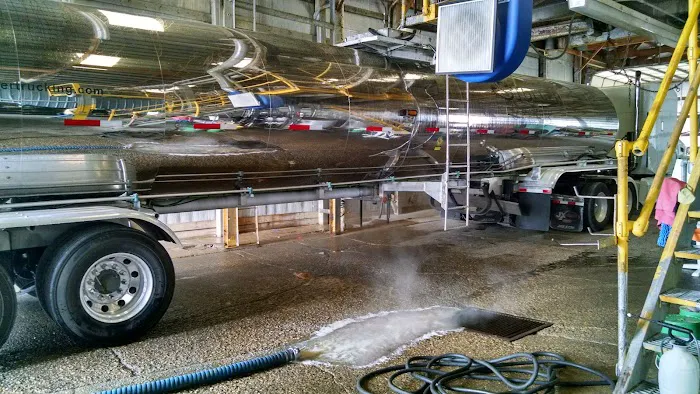 Koch Street Quality Truck Wash Picture 8