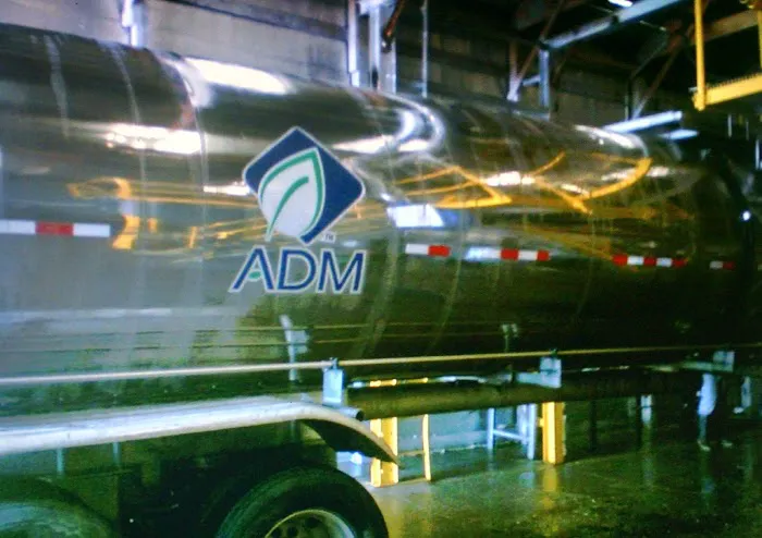 Koch Street Quality Truck Wash Picture 3