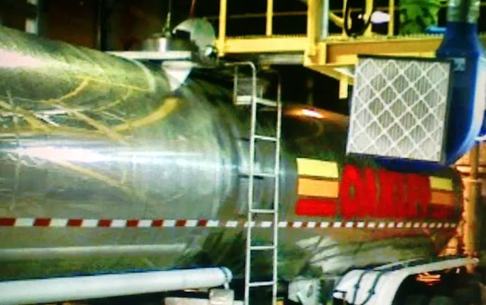 Koch Street Quality Truck Wash Picture 4