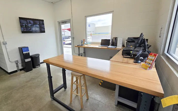 Dicky's Express Car Wash - Logansport Picture 5