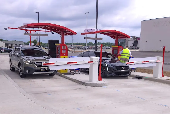 Dicky's Express Car Wash - Logansport Picture 1