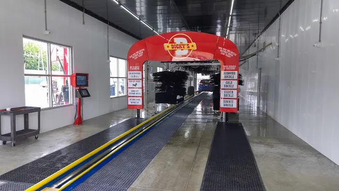 Dicky's Express Car Wash - Logansport Picture 4