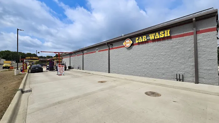 Dicky's Express Car Wash - Logansport Picture 8