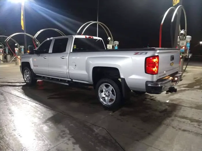 Crew Carwash Picture 4